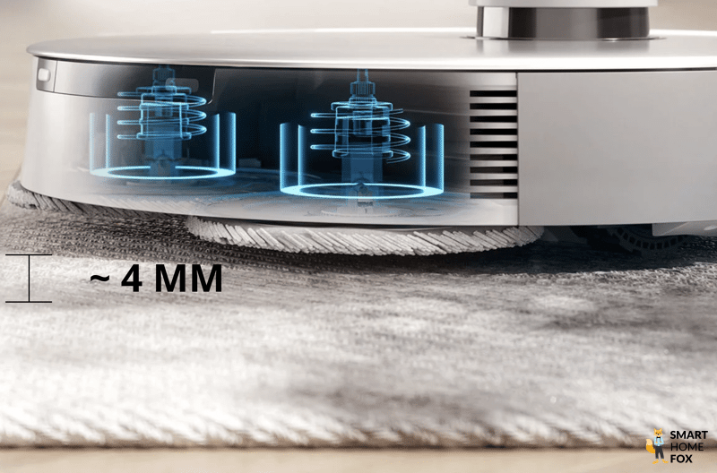 Die Wischmopps des ECOVACS DEEBOT T20 OMNI werden beim Befahren eines Teppichs angehoben.